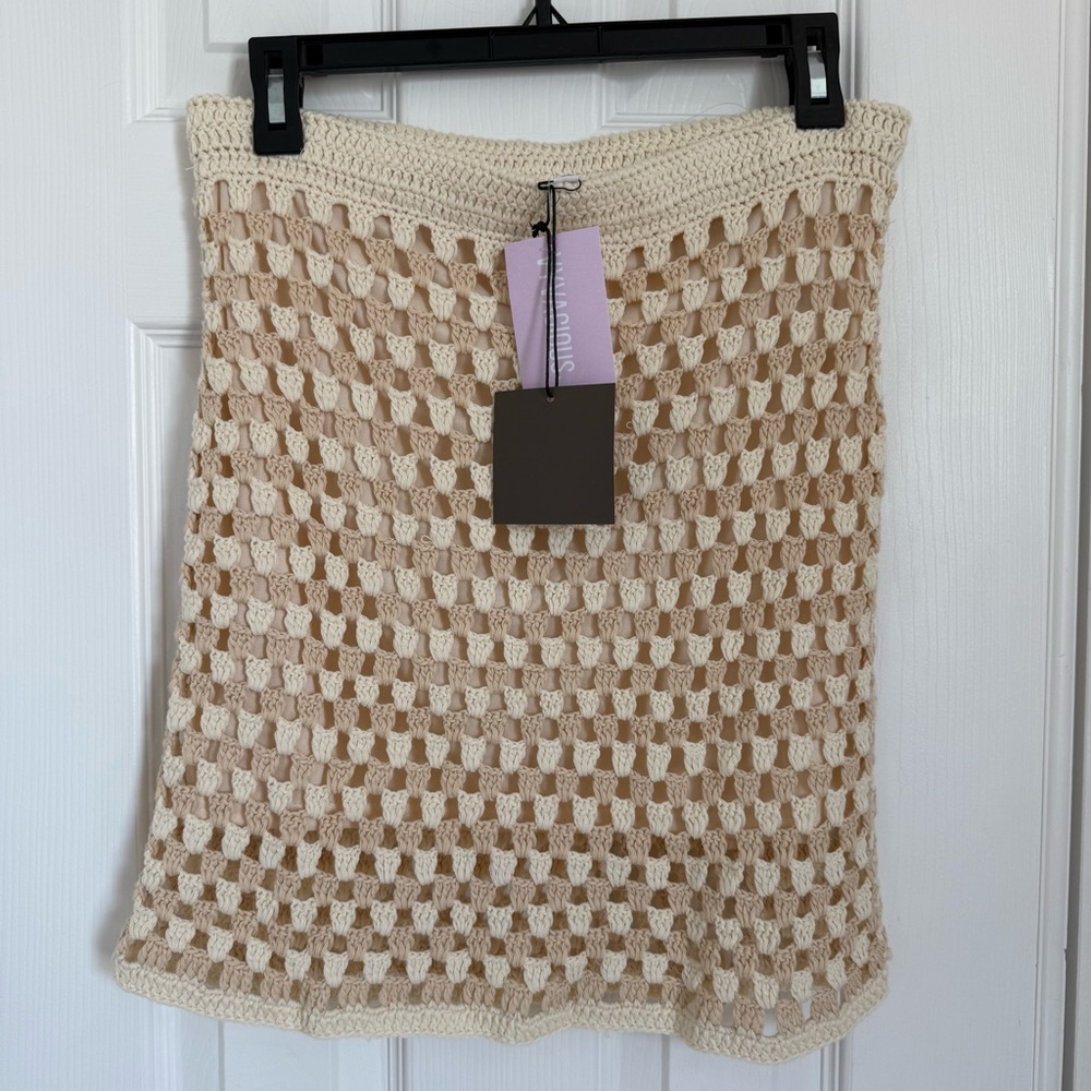 NEW Le Lis Crocheted Lined Stretch Mini Pencil Skirt Cream Tan Women’s Large NWT